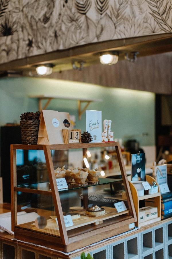 Отель Pine Cafe'&Bed Аюттхая Экстерьер фото