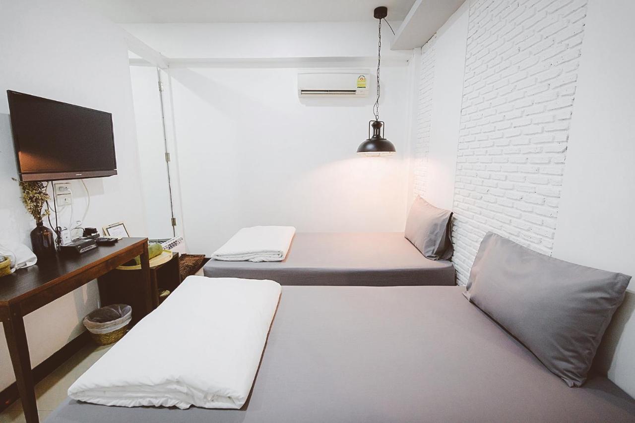 Отель Pine Cafe'&Bed Аюттхая Экстерьер фото