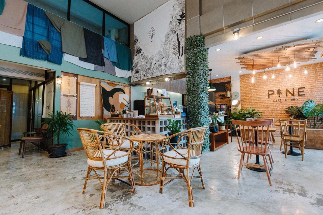 Отель Pine Cafe'&Bed Аюттхая Экстерьер фото